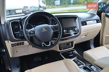 Внедорожник / Кроссовер Mitsubishi Outlander 2020 в 