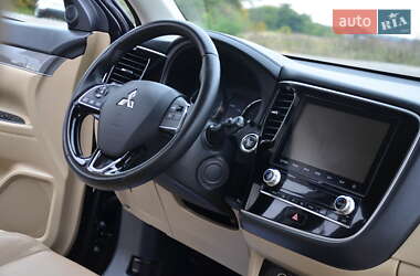 Внедорожник / Кроссовер Mitsubishi Outlander 2020 в 