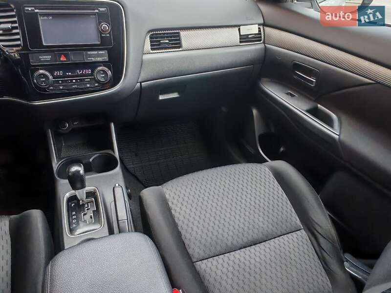 Внедорожник / Кроссовер Mitsubishi Outlander 2013 в Днепре фото 13 Внедорожник / Кроссовер Mitsubishi Outlander 2013 в Днепре
