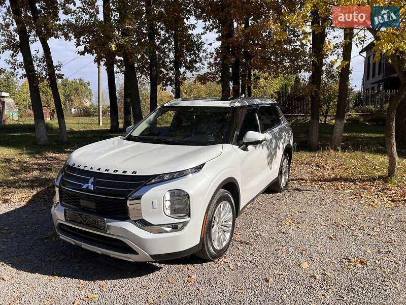 Позашляховик / Кросовер Mitsubishi Outlander 2022 в Умані