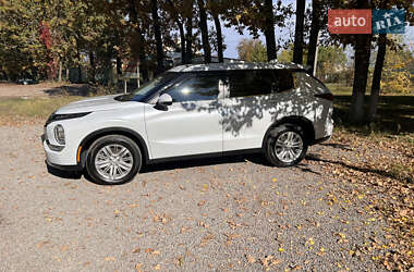 Внедорожник / Кроссовер Mitsubishi Outlander 2022 в 