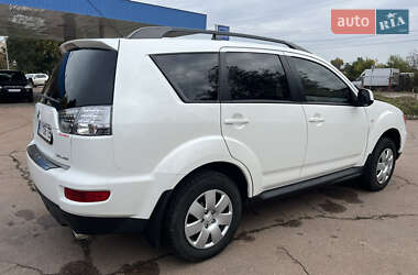 Позашляховик / Кросовер Mitsubishi Outlander 2011 в  фото 11 Позашляховик / Кросовер Mitsubishi Outlander 2011 в
