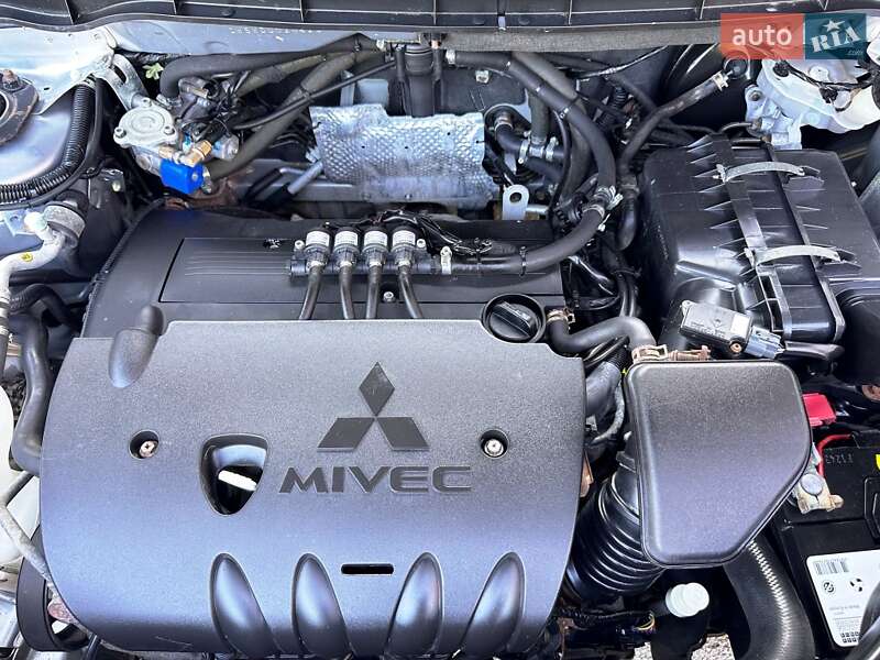 Позашляховик / Кросовер Mitsubishi Outlander 2013 в Запоріжжі