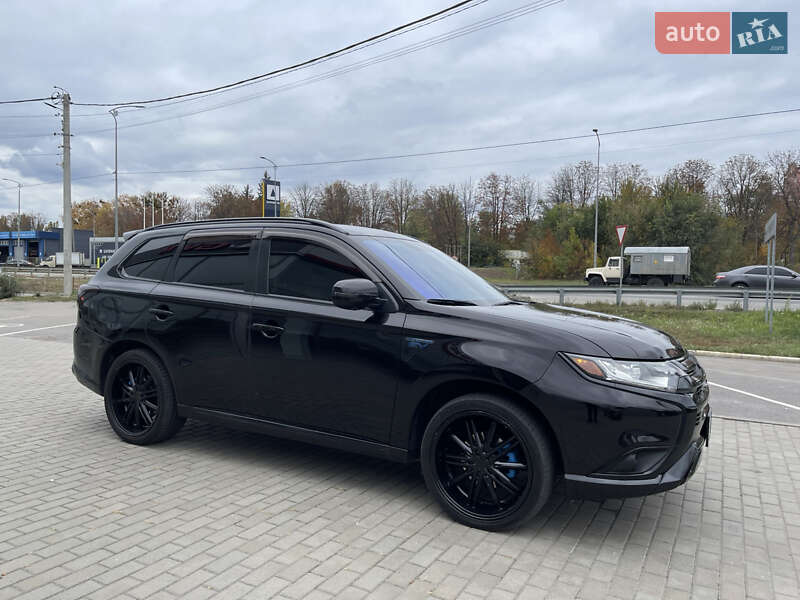 Внедорожник / Кроссовер Mitsubishi Outlander 2018 в Полтаве