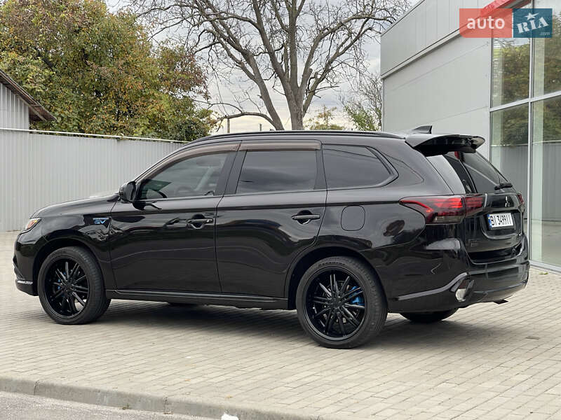 Внедорожник / Кроссовер Mitsubishi Outlander 2018 в Полтаве