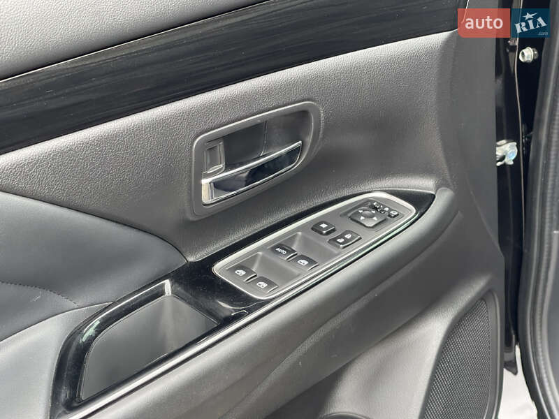 Внедорожник / Кроссовер Mitsubishi Outlander 2018 в Полтаве