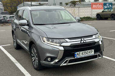 Внедорожник / Кроссовер Mitsubishi Outlander 2019 в 