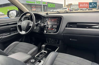 Внедорожник / Кроссовер Mitsubishi Outlander 2019 в 