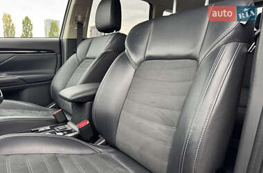 Внедорожник / Кроссовер Mitsubishi Outlander 2019 в 