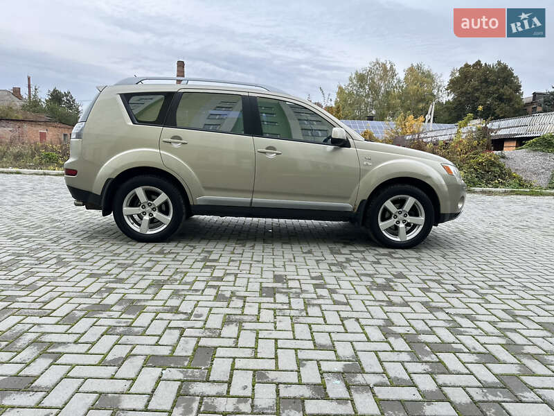 Внедорожник / Кроссовер Mitsubishi Outlander 2007 в Ромнах фото 4 Внедорожник / Кроссовер Mitsubishi Outlander 2007 в Ромнах