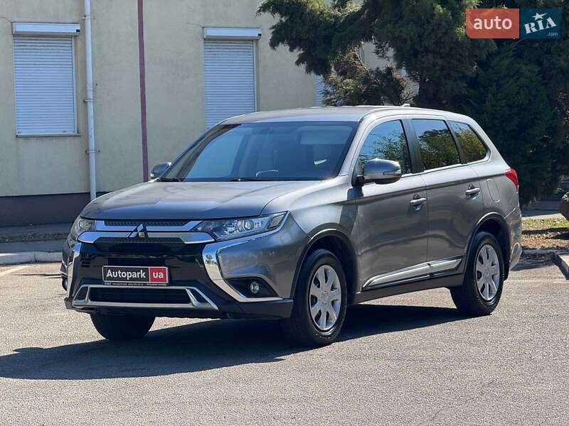 Внедорожник / Кроссовер Mitsubishi Outlander 2021 в 