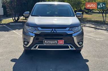 Внедорожник / Кроссовер Mitsubishi Outlander 2021 в 
