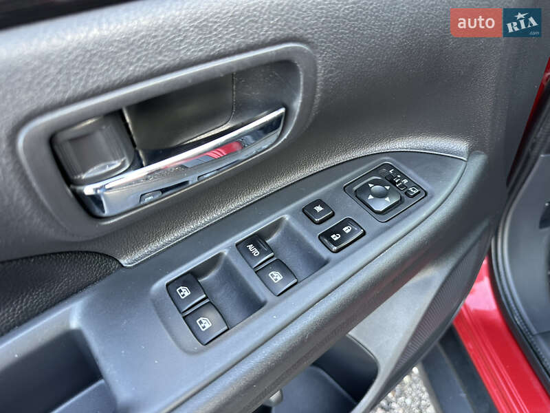 Позашляховик / Кросовер Mitsubishi Outlander 2016 в Львові фото 15 Позашляховик / Кросовер Mitsubishi Outlander 2016 в Львові