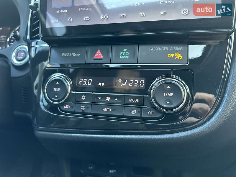 Позашляховик / Кросовер Mitsubishi Outlander 2016 в Львові фото 26 Позашляховик / Кросовер Mitsubishi Outlander 2016 в Львові