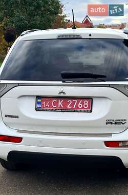 Позашляховик / Кросовер Mitsubishi Outlander 2014 в  фото 13 Позашляховик / Кросовер Mitsubishi Outlander 2014 в