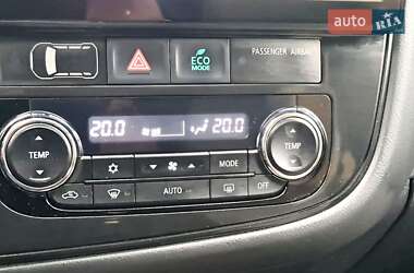 Позашляховик / Кросовер Mitsubishi Outlander 2014 в  фото 38 Позашляховик / Кросовер Mitsubishi Outlander 2014 в