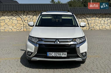 Внедорожник / Кроссовер Mitsubishi Outlander 2015 в 