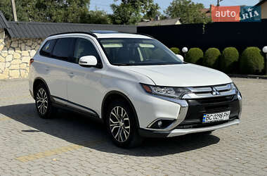Внедорожник / Кроссовер Mitsubishi Outlander 2015 в 