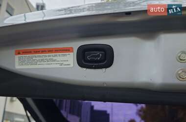 Внедорожник / Кроссовер Mitsubishi Outlander 2012 в 