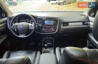 Внедорожник / Кроссовер Mitsubishi Outlander 2012 в 