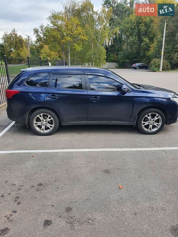 Внедорожник / Кроссовер Mitsubishi Outlander 2013 в Кривом Роге