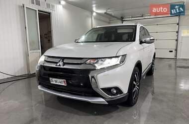 Позашляховик / Кросовер Mitsubishi Outlander 2016 в  фото 4 Позашляховик / Кросовер Mitsubishi Outlander 2016 в