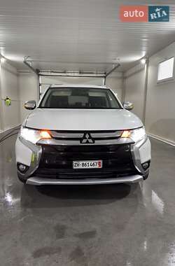 Позашляховик / Кросовер Mitsubishi Outlander 2016 в  фото 7 Позашляховик / Кросовер Mitsubishi Outlander 2016 в