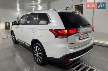 Позашляховик / Кросовер Mitsubishi Outlander 2016 в  фото 13 Позашляховик / Кросовер Mitsubishi Outlander 2016 в