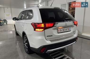 Позашляховик / Кросовер Mitsubishi Outlander 2016 в  фото 22 Позашляховик / Кросовер Mitsubishi Outlander 2016 в