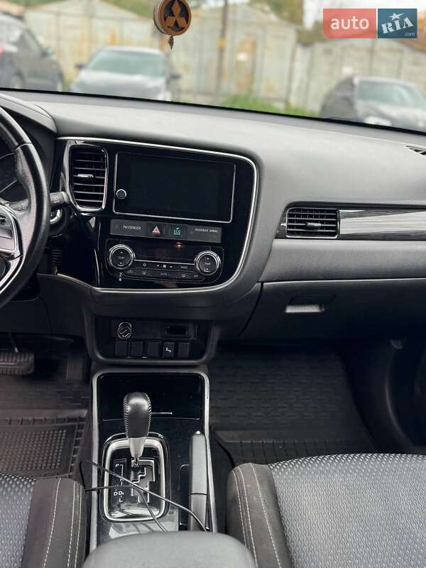 Внедорожник / Кроссовер Mitsubishi Outlander 2018 в Киеве