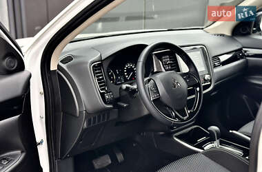 Внедорожник / Кроссовер Mitsubishi Outlander 2021 в 