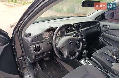 Внедорожник / Кроссовер Mitsubishi Outlander 2004 в Кицмани