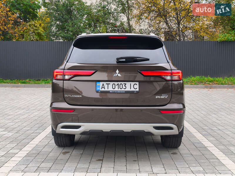 Внедорожник / Кроссовер Mitsubishi Outlander 2022 в Ивано-Франковске