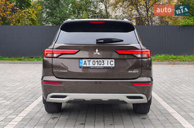 Внедорожник / Кроссовер Mitsubishi Outlander 2022 в 