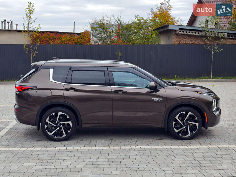 Внедорожник / Кроссовер Mitsubishi Outlander 2022 в Ивано-Франковске