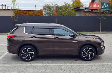Внедорожник / Кроссовер Mitsubishi Outlander 2022 в 
