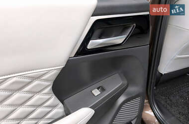 Внедорожник / Кроссовер Mitsubishi Outlander 2022 в 