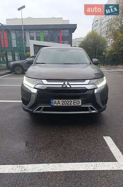 Позашляховик / Кросовер Mitsubishi Outlander 2018 в Києві