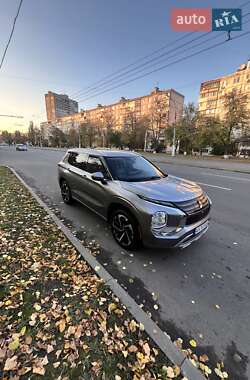 Внедорожник / Кроссовер Mitsubishi Outlander 2022 в 