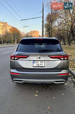 Внедорожник / Кроссовер Mitsubishi Outlander 2022 в 
