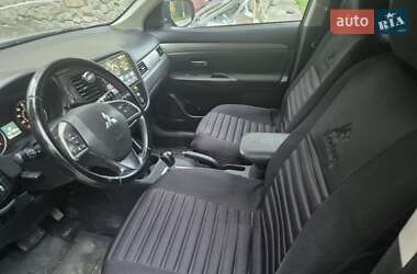 Внедорожник / Кроссовер Mitsubishi Outlander 2014 в 