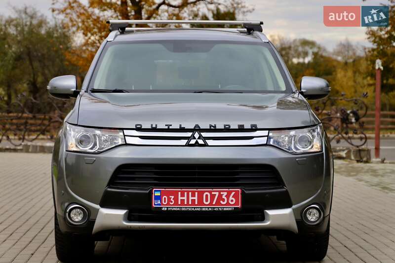 Внедорожник / Кроссовер Mitsubishi Outlander 2016 в Дрогобыче