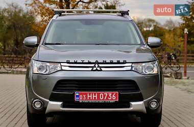 Внедорожник / Кроссовер Mitsubishi Outlander 2016 в 