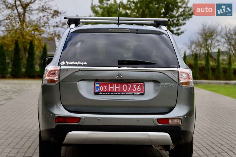 Внедорожник / Кроссовер Mitsubishi Outlander 2016 в Дрогобыче