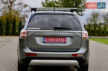 Внедорожник / Кроссовер Mitsubishi Outlander 2016 в 