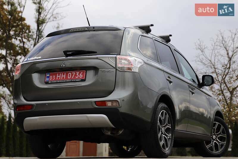 Внедорожник / Кроссовер Mitsubishi Outlander 2016 в Дрогобыче