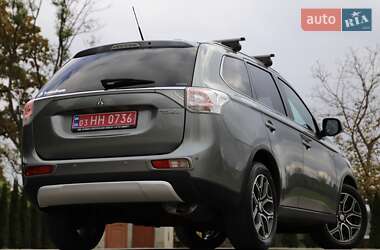 Внедорожник / Кроссовер Mitsubishi Outlander 2016 в 