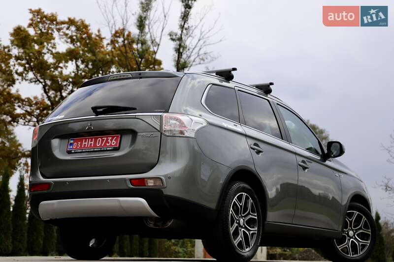 Внедорожник / Кроссовер Mitsubishi Outlander 2016 в Дрогобыче