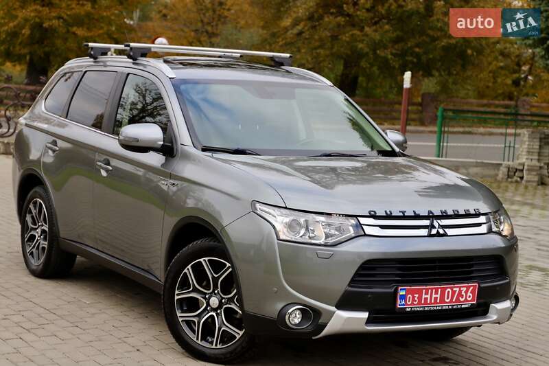 Внедорожник / Кроссовер Mitsubishi Outlander 2016 в Дрогобыче