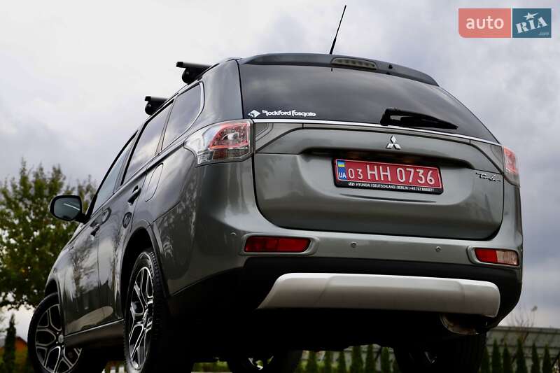 Внедорожник / Кроссовер Mitsubishi Outlander 2016 в Дрогобыче